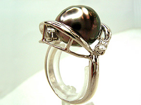 南洋黒真珠のネックレスの長さ調整と、外した珠でリングへリフォーム